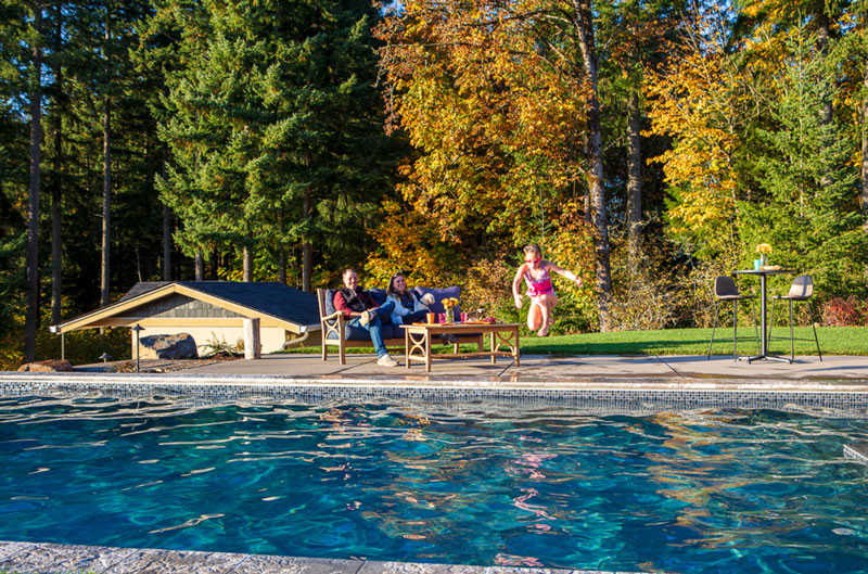 Blog: How to choose the right swimming pool for your backyard